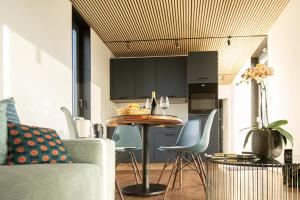 a kitchen with a table and chairs in a room at Brenztal Eco Lodge in Giengen an der Brenz