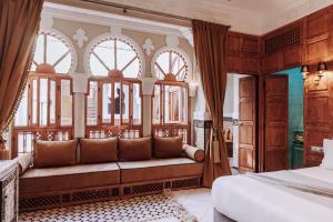 Postel nebo postele na pokoji v ubytování Riad Ksar Al Amal & Spa