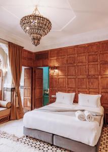 Postel nebo postele na pokoji v ubytování Riad Ksar Al Amal & Spa