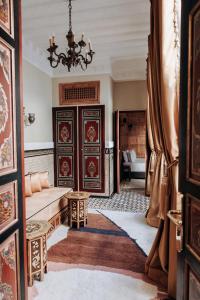 Postel nebo postele na pokoji v ubytování Riad Ksar Al Amal & Spa