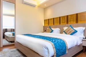 Postel nebo postele na pokoji v ubytování Hotel Siddhi Palace, Ayodhya Near Ram Mandir