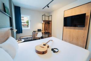 TV a/nebo společenská místnost v ubytování Hotel ibis Guimaraes