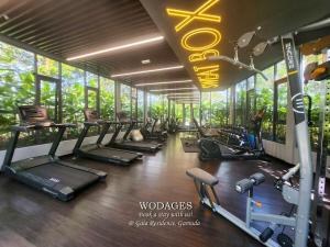 Fitness centrum a/nebo fitness zařízení v ubytování Gaia Residence at Gamuda Gardens - Pool View - Skyline Luge by Wodages