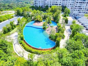 Bazén v ubytování Gaia Residence at Gamuda Gardens - Pool View - Skyline Luge by Wodages nebo v jeho okolí