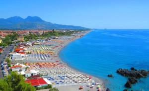 an aerial view of a beach with umbrellas and the ocean at Dima Home Scalea in Scalea