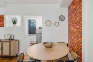 Φωτογραφία από το άλμπουμ του 102 Revere Street, Unit 1 Beacon Hill στη Βοστώνη