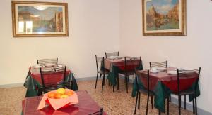 Reštaurácia alebo iné gastronomické zariadenie v ubytovaní Best Holidays Venice