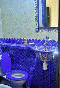 Authentic Riad with Bay View - Heart of Kasbah by CozyHome的一间浴室
