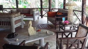 a living room with chairs and a table with a dog on it at Villa Fortuna Malindi in Malindi