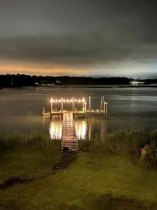 Foto dalla galleria di Exquisite 4-BR Boater's Paradise a Hampstead