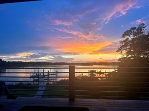 Foto dalla galleria di Exquisite 4-BR Boater's Paradise a Hampstead