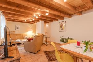 a living room with a table and some chairs at Ferienhaus Störzel Wohnung B in Morbach