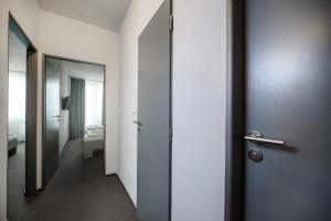 Una cama o camas en una habitación de Hotel Atom Třebíč