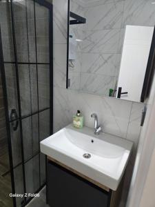 O baie la Centre Side Pool Suite +13 fotografii