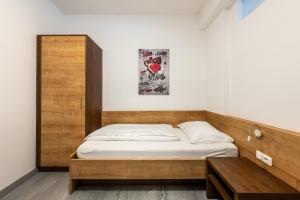 Łóżko lub łóżka w pokoju w obiekcie Wels Inn Hotel