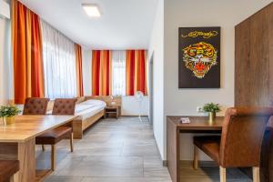 Łóżko lub łóżka w pokoju w obiekcie Wels Inn Hotel