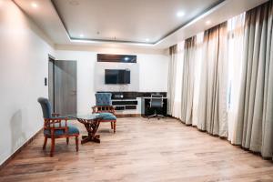 Μια τηλεόραση ή/και κέντρο ψυχαγωγίας στο Papum Pare Jungle Resort