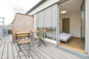 Balkoni atau teres di Julius 24 - Stylish Haven, 5 Mins to City Center