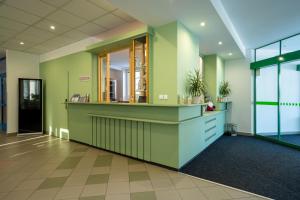 an office lobby with a reception desk with green walls at Na vyhliadke in Starý Smokovec