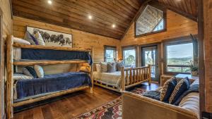 Postel nebo postele na pokoji v ubytování Privacy Peak + 60 fotografií