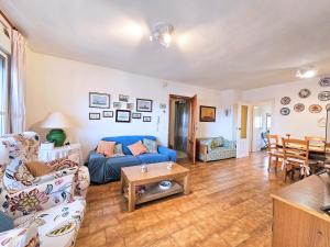 a living room with a blue couch and a table at Las Nuevas Sirenas en La Manga in La Manga del Mar Menor