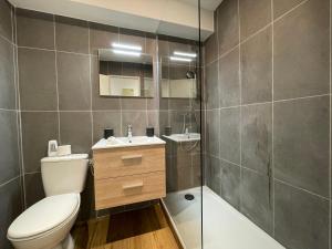 Koupelna v ubytování Homency - Résidence Ménandière C4