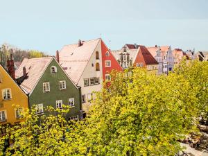 a group of colorful houses in a city at Boutique Hotel Frieden in Weiden