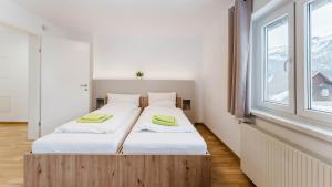 Łóżko lub łóżka w pokoju w obiekcie Moderne Ferienwohnung mit Bergblick