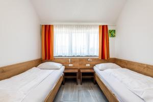 Łóżko lub łóżka w pokoju w obiekcie Wels Inn Hotel