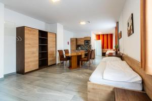 Kuchnia lub aneks kuchenny w obiekcie Wels Inn Hotel