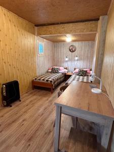 a room with a bed and a table in it at Siedlisko Silna Nowa in Silna Nowa