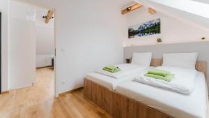 Łóżko lub łóżka w pokoju w obiekcie Moderne Ferienwohnung mit Bergblick