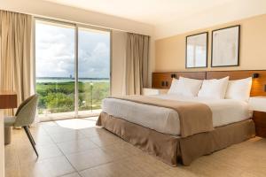 Postel nebo postele na pokoji v ubytování Hotel Calypso Cancun