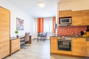 Kuchnia lub aneks kuchenny w obiekcie Wels Inn Hotel