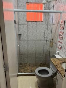 a bathroom with a shower with a toilet at Casa de temporada a 10 metros da praia in Cabo Frio +8 photos
