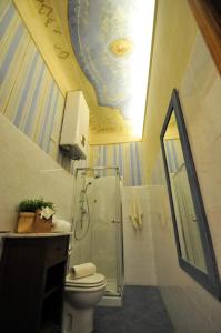 Vonios kambarys apgyvendinimo įstaigoje Villa Il Leccio