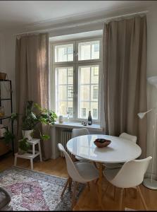 Et opholdsområde på Compact one-bedroom apartment in Taka-Töölö