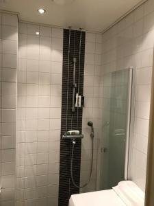 Et badeværelse på Compact one-bedroom apartment in Taka-Töölö