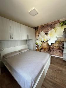 A bed or beds in a room at Casa Sole Mare