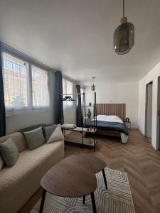 Ένα ή περισσότερα κρεβάτια σε δωμάτιο στο Petit appt cosy et moderne