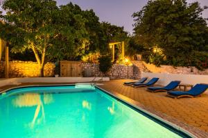 Πισίνα στο ή κοντά στο Kakina Lodges Jan Thiel