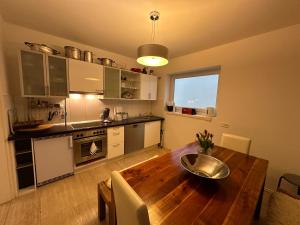 a kitchen with a wooden table with a bowl on it at Ferienlodge de Ferienwohnung in Schulenberg im Oberharz