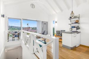Η κουζίνα ή μικρή κουζίνα στο Kakina Lodges Jan Thiel