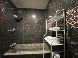 a bathroom with a shower and a toilet and a sink at Holiday House - 3 Bedroom 3 Bathroom in Baños