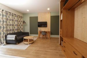a living room with a couch and a table at Dois Lagares House & Winery in Pinhão