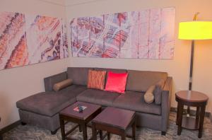 Χώρος καθιστικού στο SpringHill Suites Houston Pearland