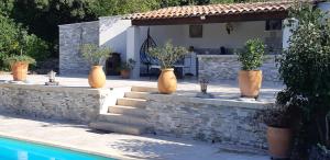 Bazén v ubytování VILLA LA LICORNE - Piscine privée, Spa, Tennis, Golf à 9km nebo v jeho okolí + 33 fotografií