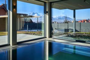 Bazén v ubytování Design Villa Stella private pool & spa nebo v jeho okolí + 37 fotografií