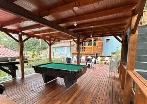 Bàn bi-da tại Sítio Cantinho da Felicidade