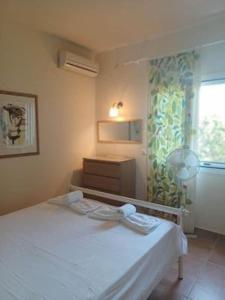 Ένα ή περισσότερα κρεβάτια σε δωμάτιο στο Elegant and Serene Villa Angeliki